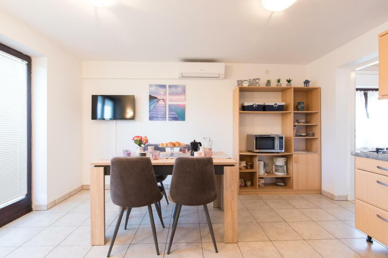 Apartment Adrijana เวอร์บนิค ภายนอก รูปภาพ